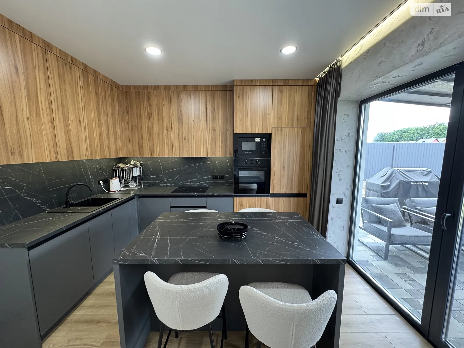 Продается дом на 2 этажа 120 кв. м с балконом, цена: 165000 $ - фото 1