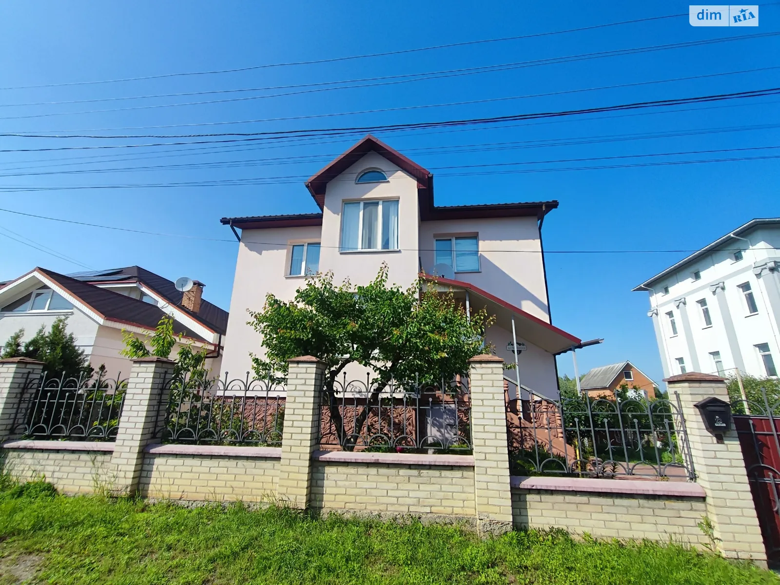 Продается дом на 2 этажа 220 кв. м с балконом, цена: 150000 $ - фото 1