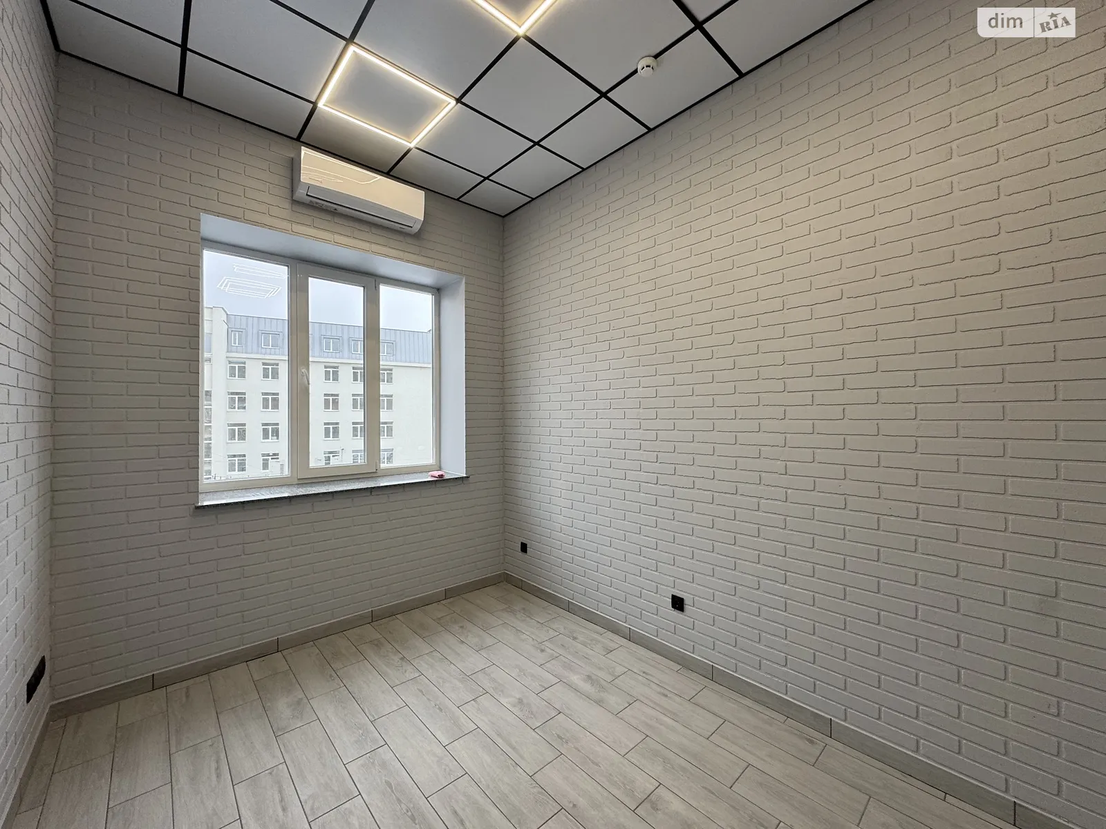 Сдается в аренду офис 11.1 кв. м в бизнес-центре, цена: 6500 грн - фото 1