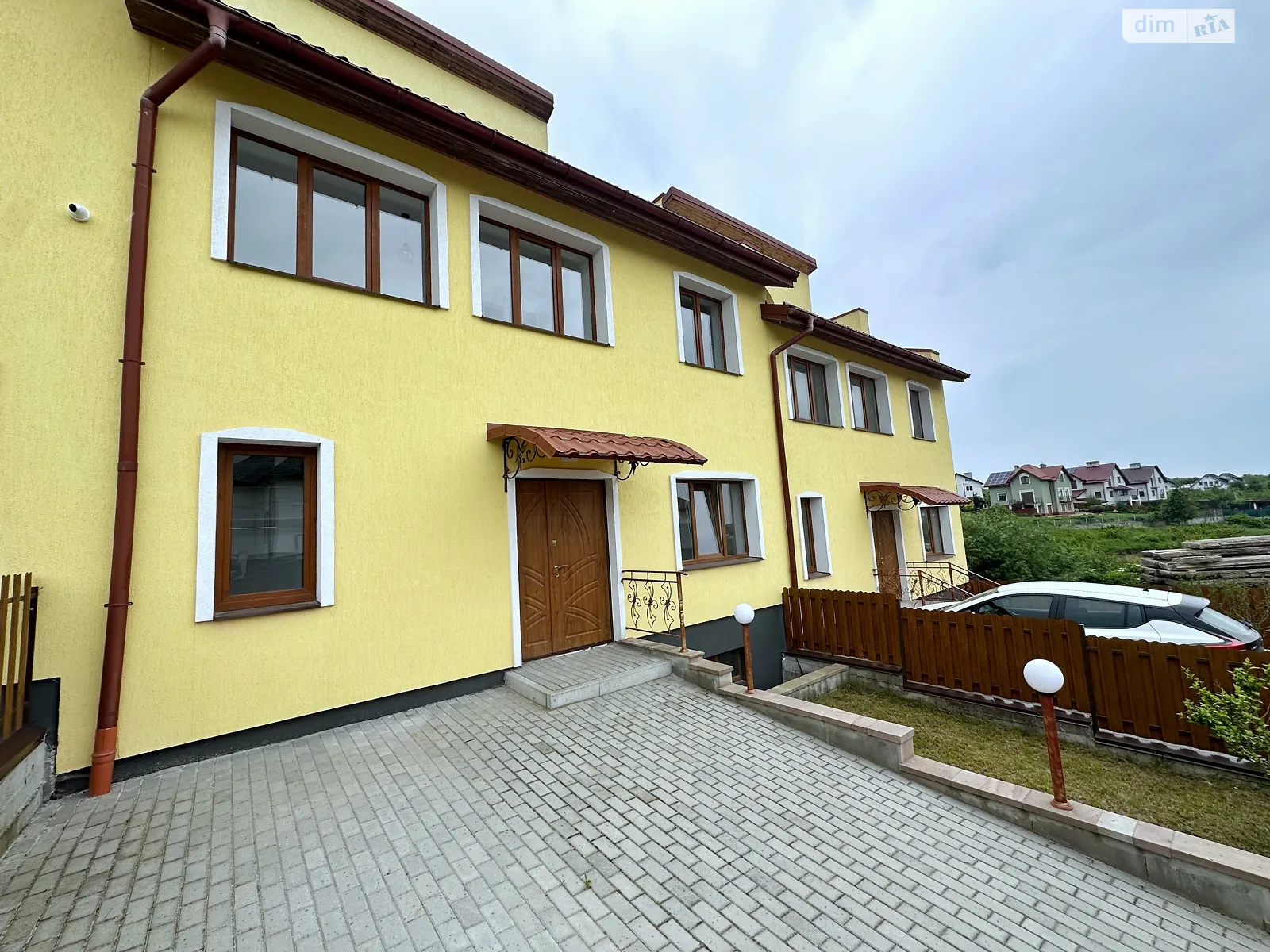 Здається в оренду будинок 4 поверховий 250 кв. м з гаражем, цена: 1200 $ - фото 1