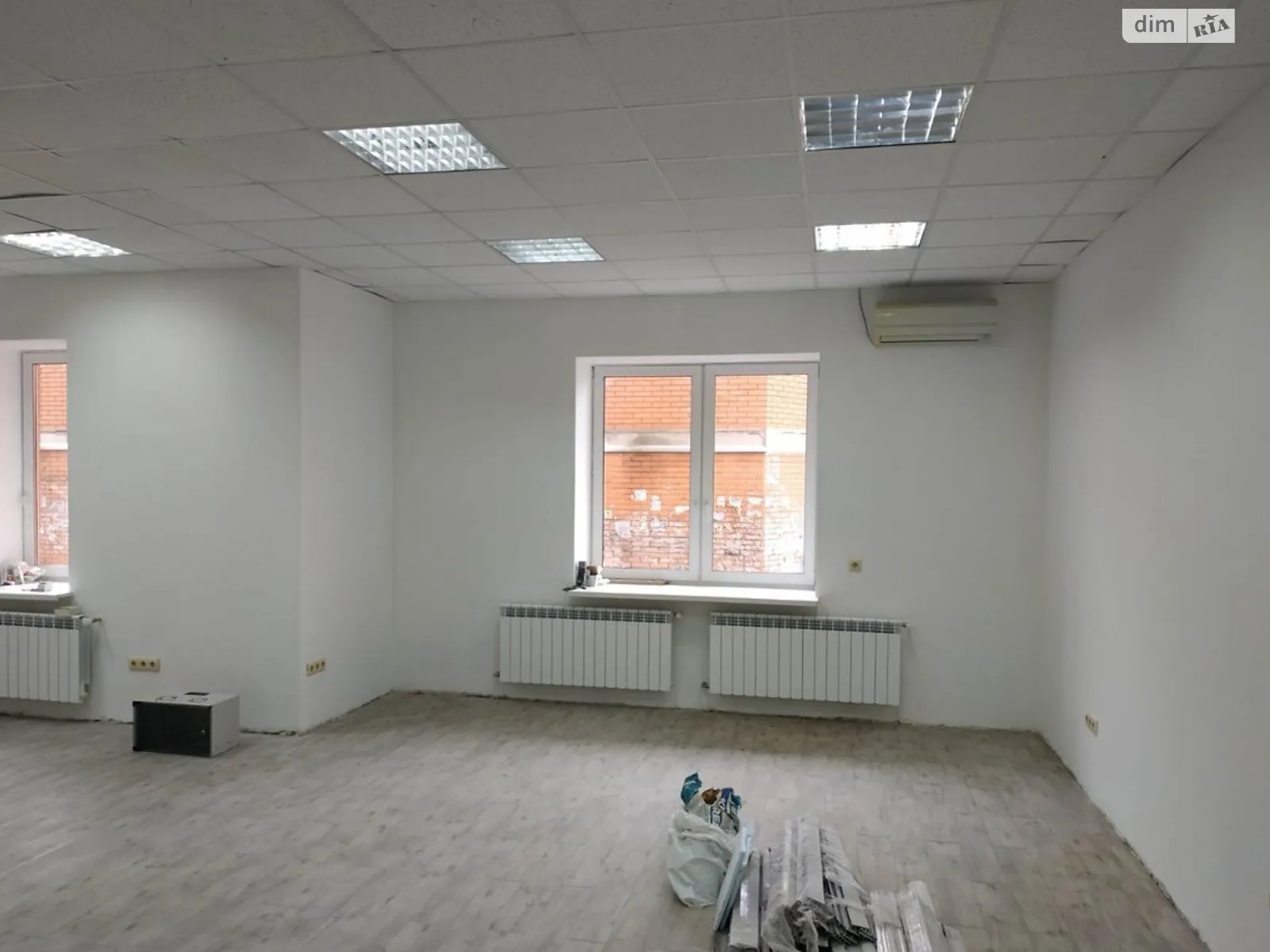 Сдается в аренду офис 92 кв. м в бизнес-центре, цена: 40000 грн - фото 1