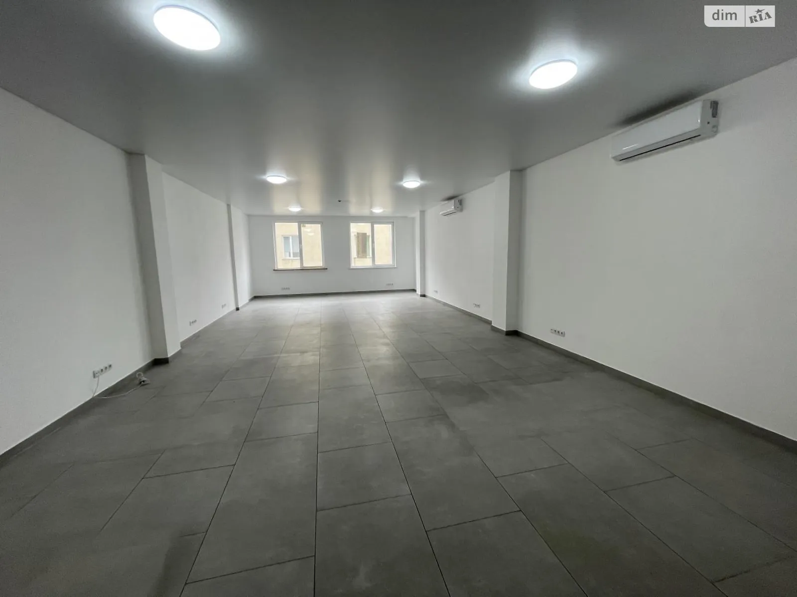 Сдается в аренду офис 81 кв. м в бизнес-центре, цена: 16000 грн - фото 1