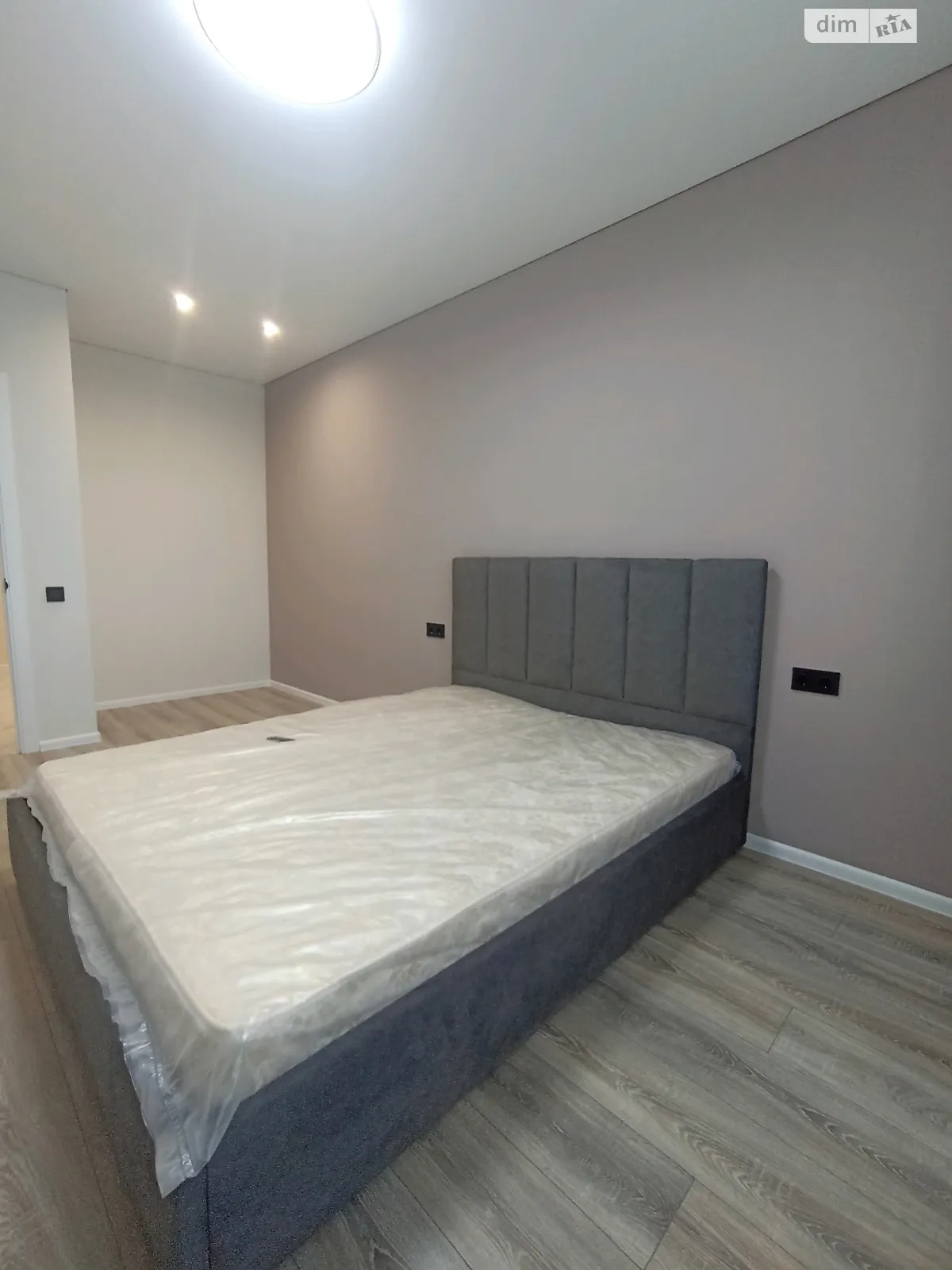 Продается 1-комнатная квартира 42 кв. м в Ирпене, ул. Литературная(Чехова), 27 - фото 1