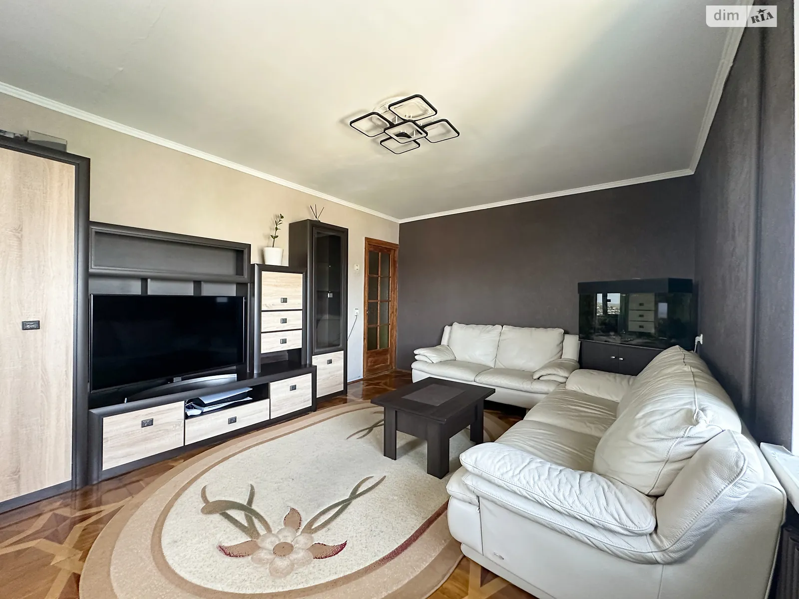 Продается 3-комнатная квартира 67 кв. м в Ровно, ул. Ленокомбинатовская, 1 - фото 1