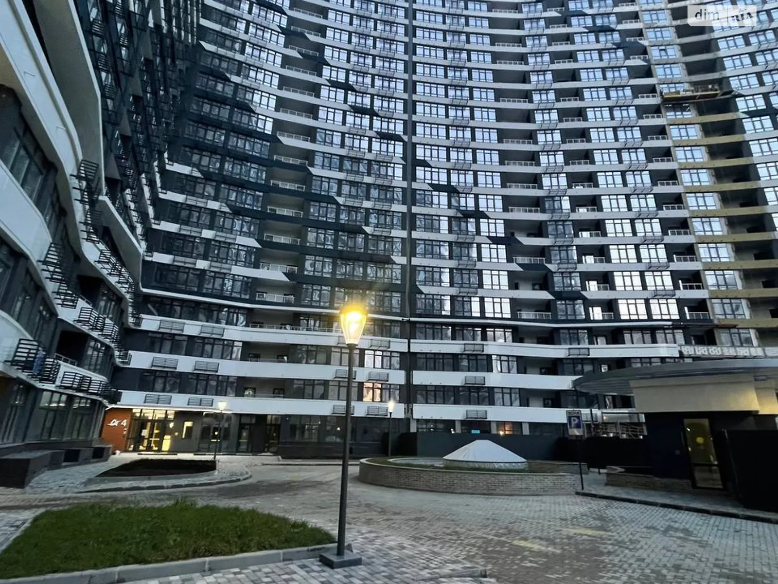 Продается подземный паркинг под легковое авто на 18 кв. м, цена: 18000 $ - фото 1