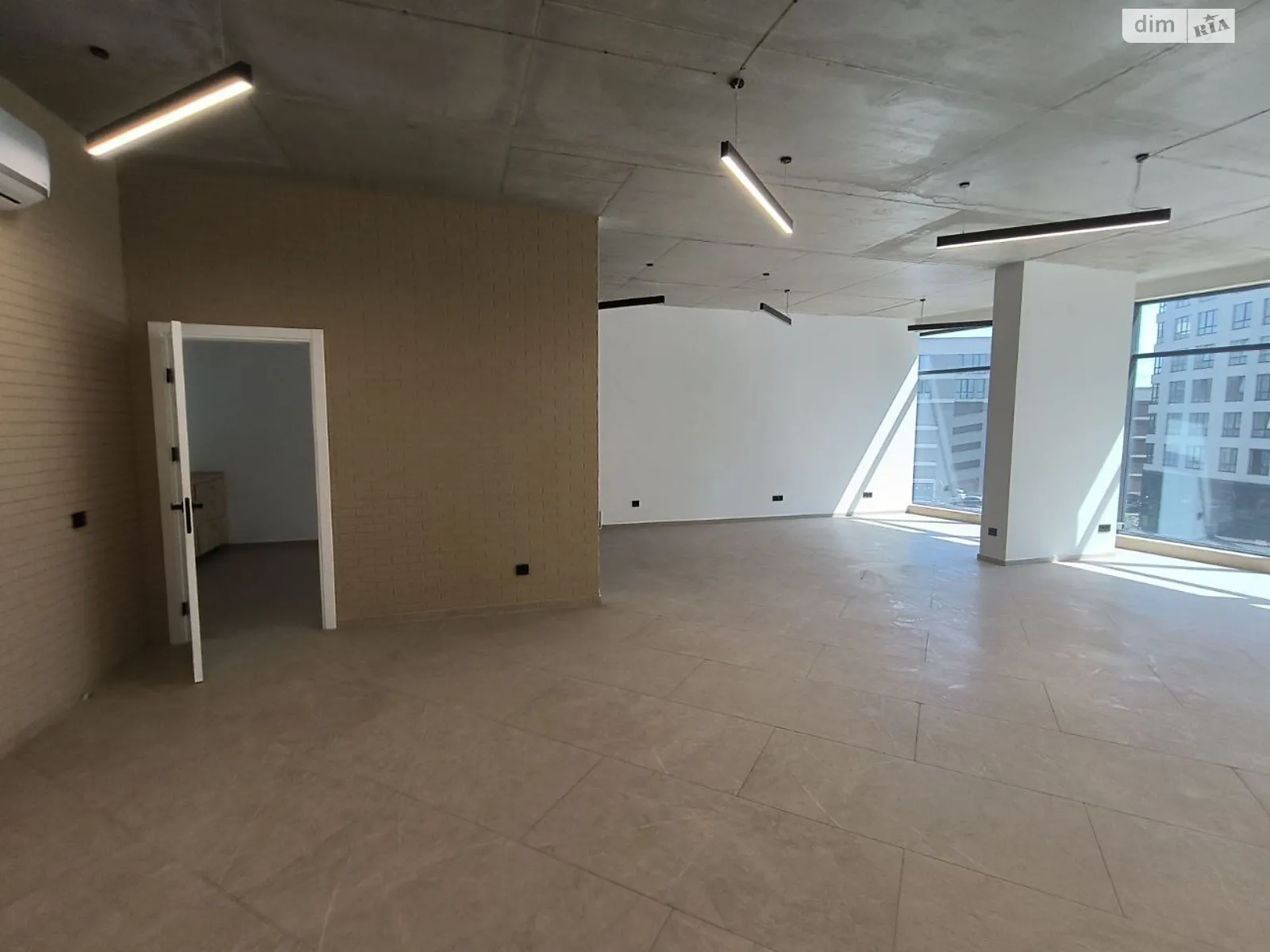 Сдается в аренду офис 101 кв. м в бизнес-центре, цена: 1313 $ - фото 1