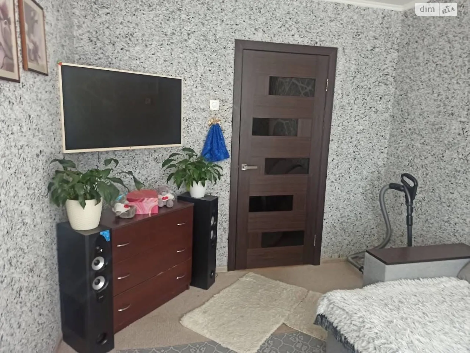 Продается 3-комнатная квартира 60.5 кв. м в Ужгороде, просп. Свободы - фото 1