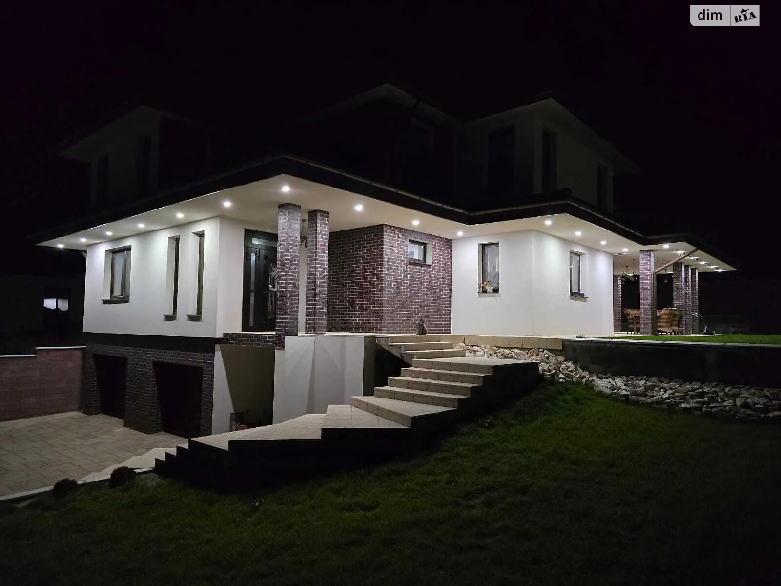 Продається будинок 2 поверховий 340 кв. м з банею/сауною, цена: 544000 € - фото 1