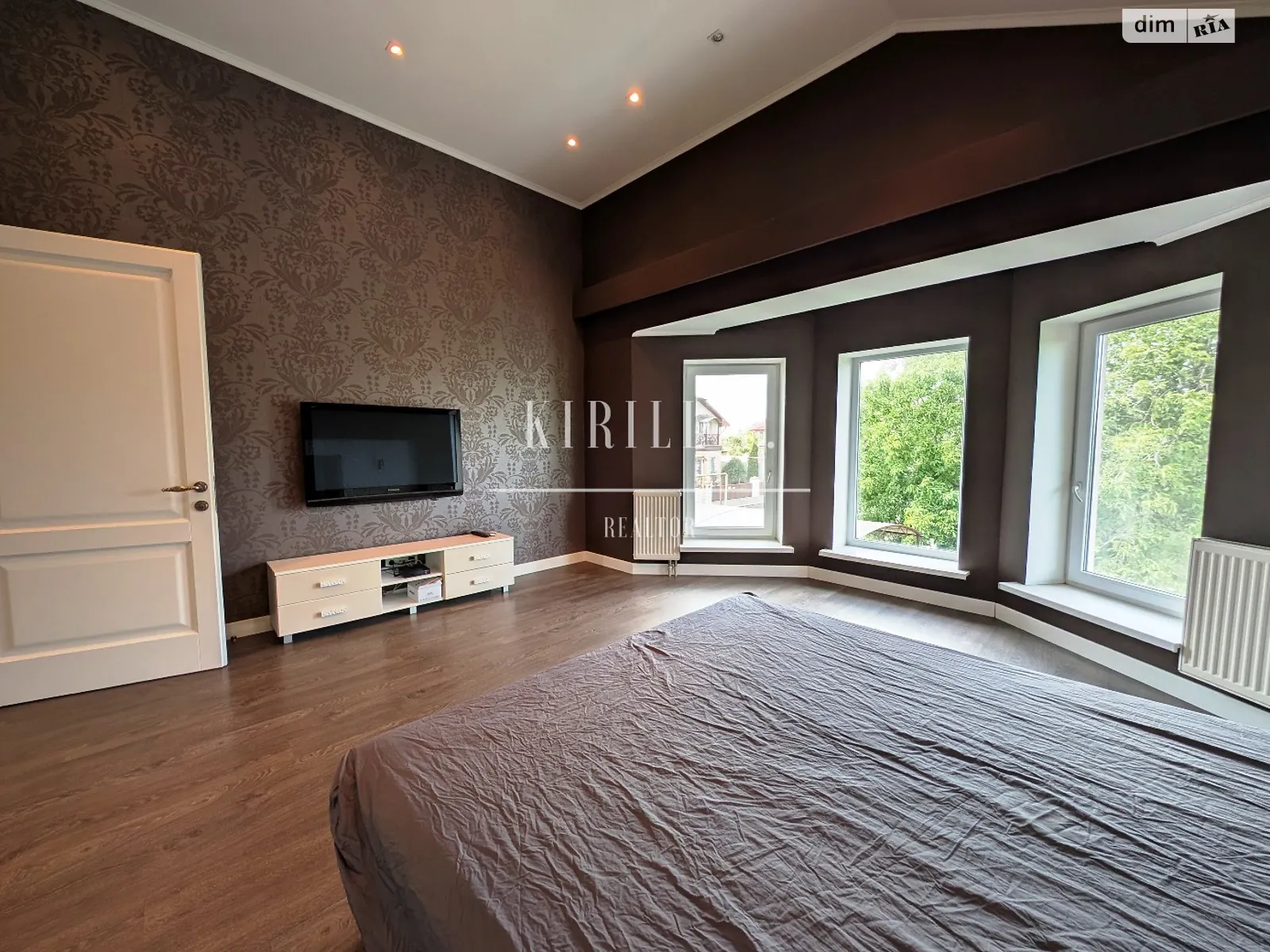 Сдается в аренду дом на 2 этажа 290 кв. м с бассейном, цена: 1600 $ - фото 1