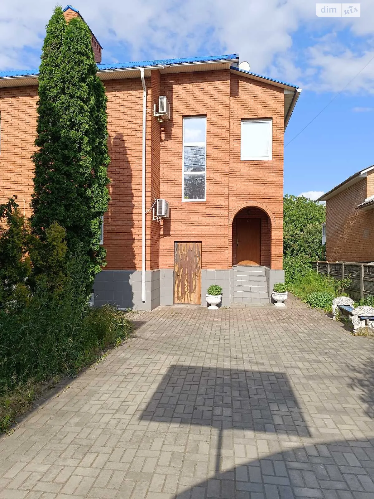 Сдается в аренду часть дома 270 кв. м с террасой, цена: 1000 $ - фото 1
