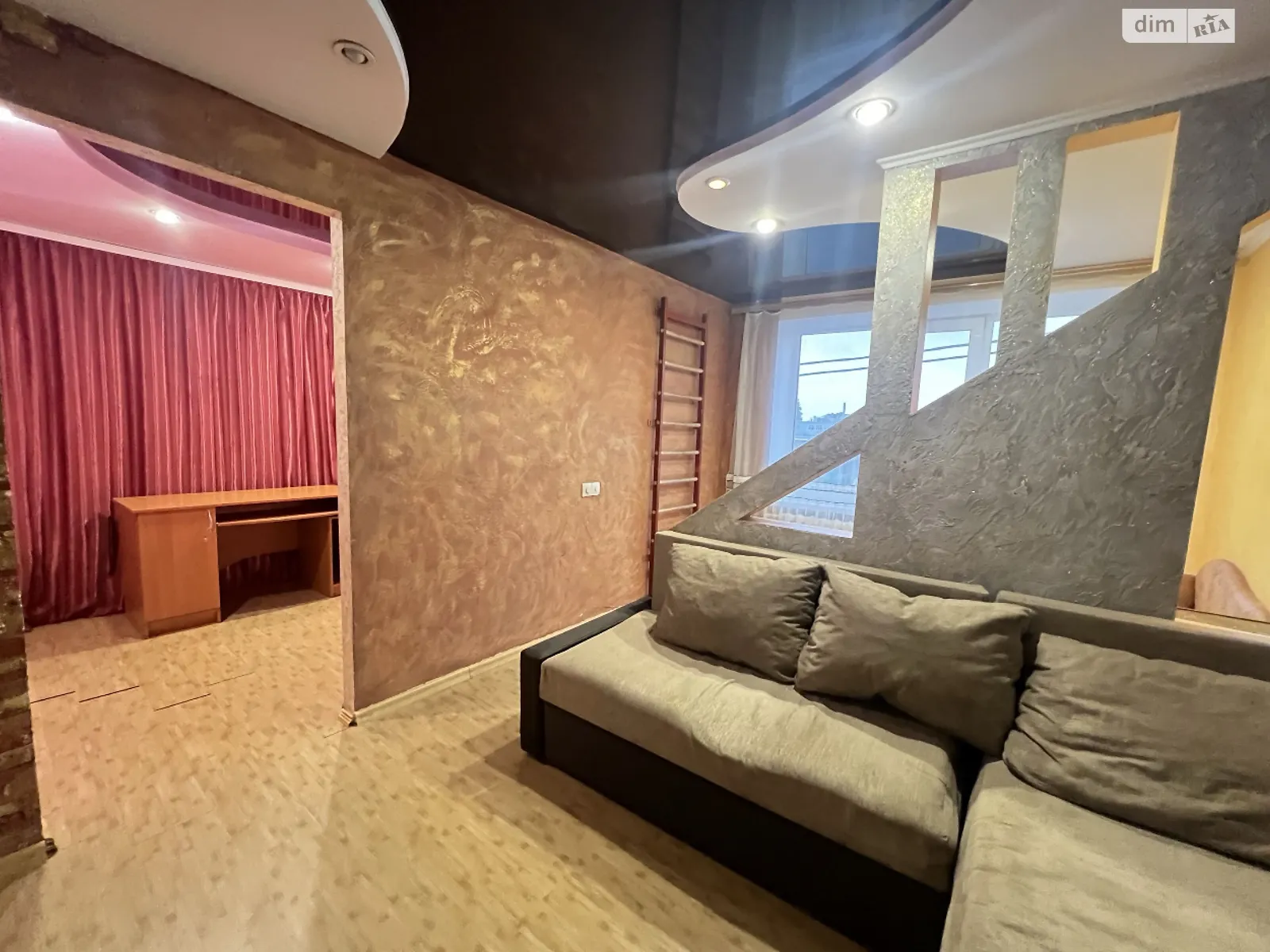Продается 2-комнатная квартира 42 кв. м в Ровно, ул. Калнышевского - фото 1