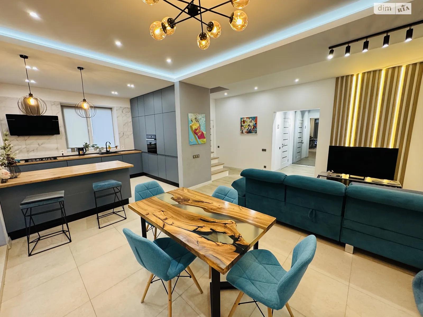 Продается дом на 2 этажа 130 кв. м с беседкой, цена: 270000 $ - фото 1