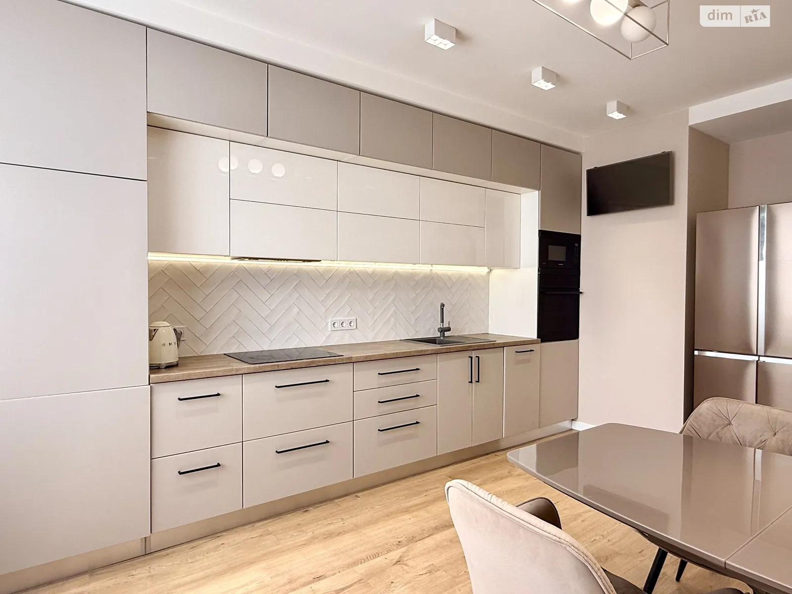 Продается 2-комнатная квартира 74 кв. м в Одессе, ул. Канатная, 122Б - фото 1