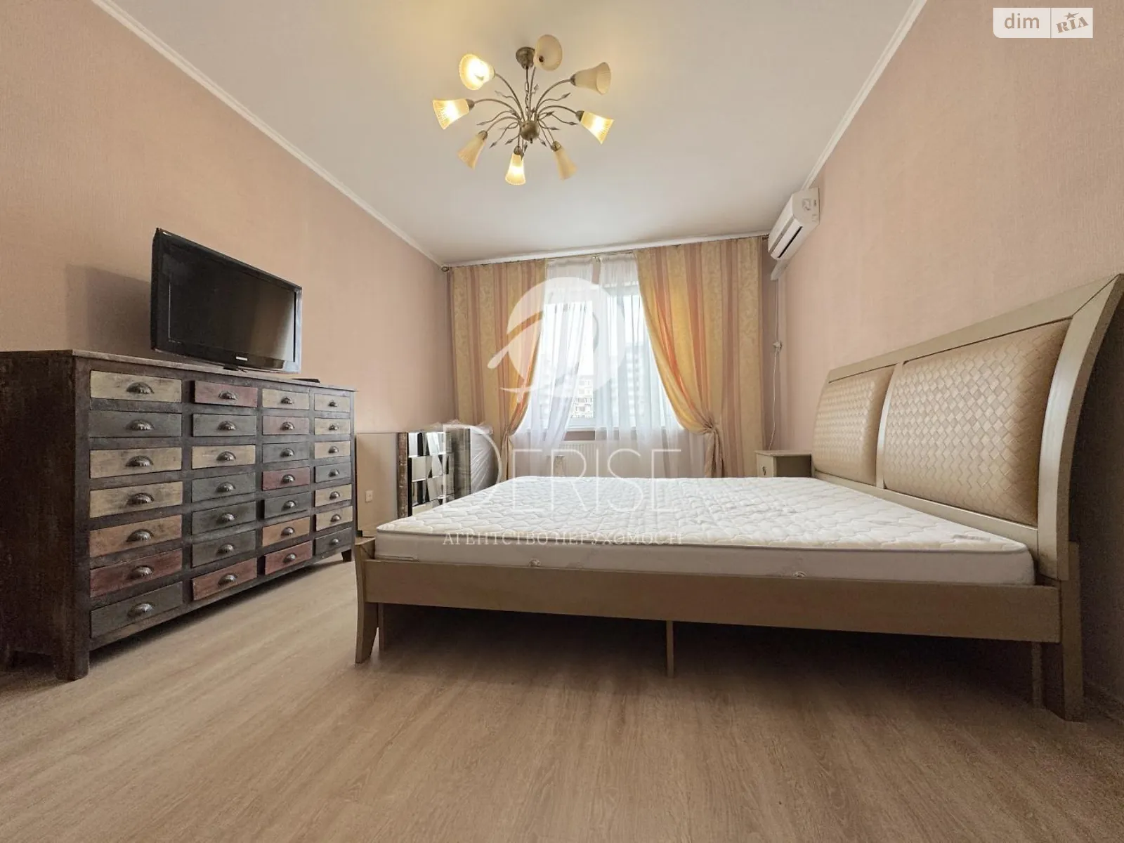 Продається 1-кімнатна квартира 49 кв. м у Києві, вул. Урлівська, 24 - фото 1