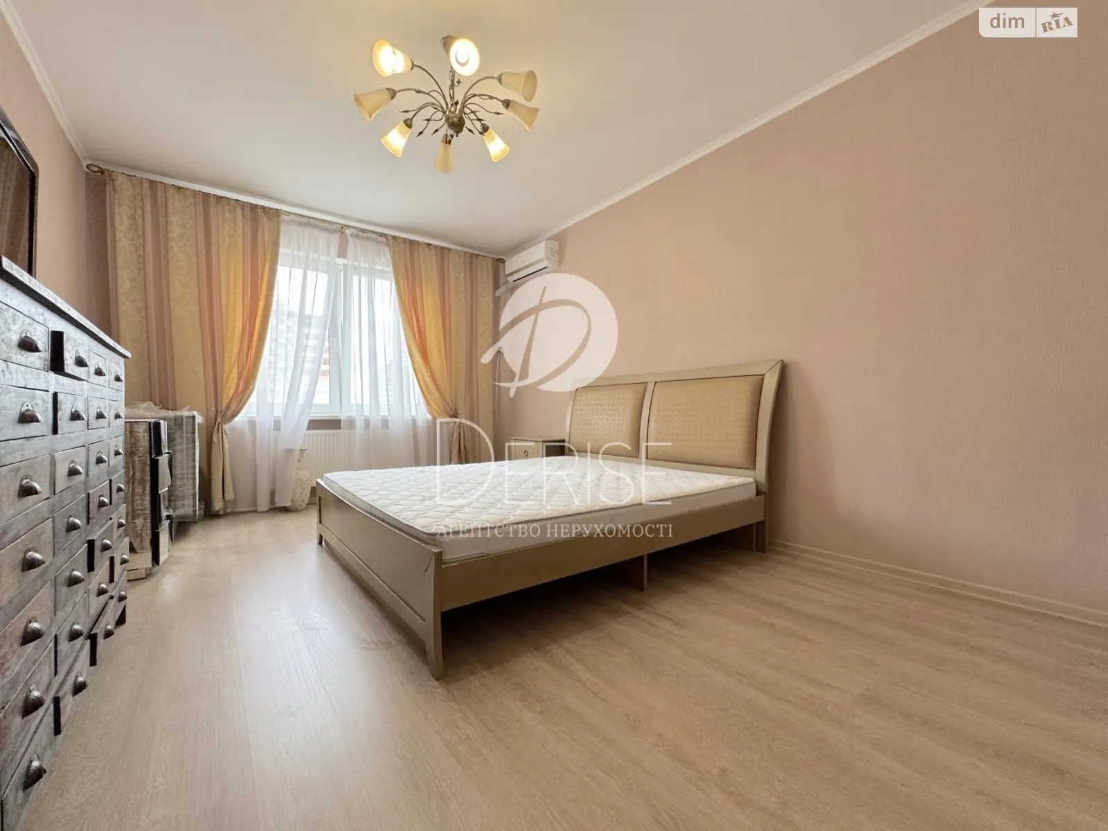 Продается 1-комнатная квартира 49 кв. м в Киеве, ул. Урловская, 24 - фото 1