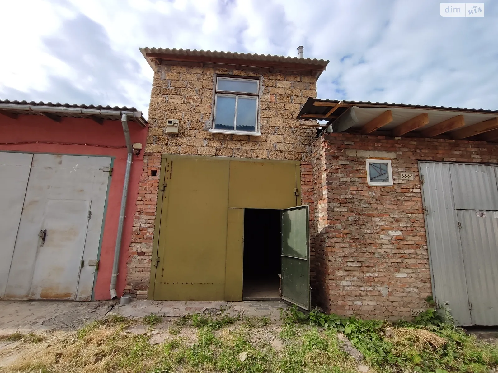 Продается место в гаражном кооперативе под бус на 48 кв. м, цена: 7000 $ - фото 1