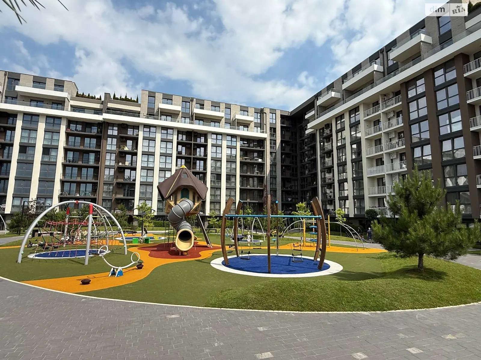 Продается 1-комнатная квартира 45 кв. м в Ужгороде, ул. Легоцкого, 80 - фото 1
