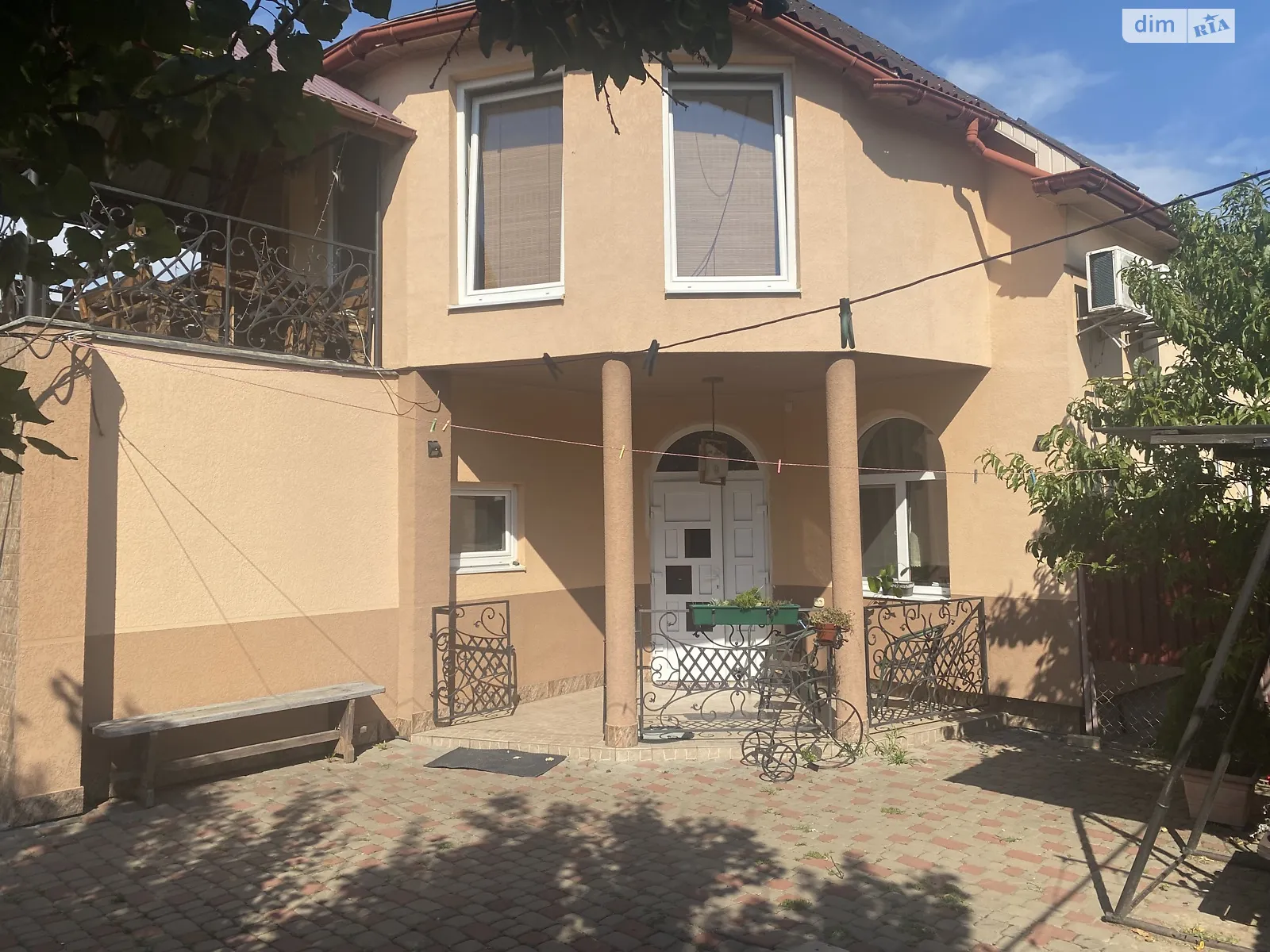 Продается дом на 2 этажа 144 кв. м с гаражом, цена: 140000 $ - фото 1
