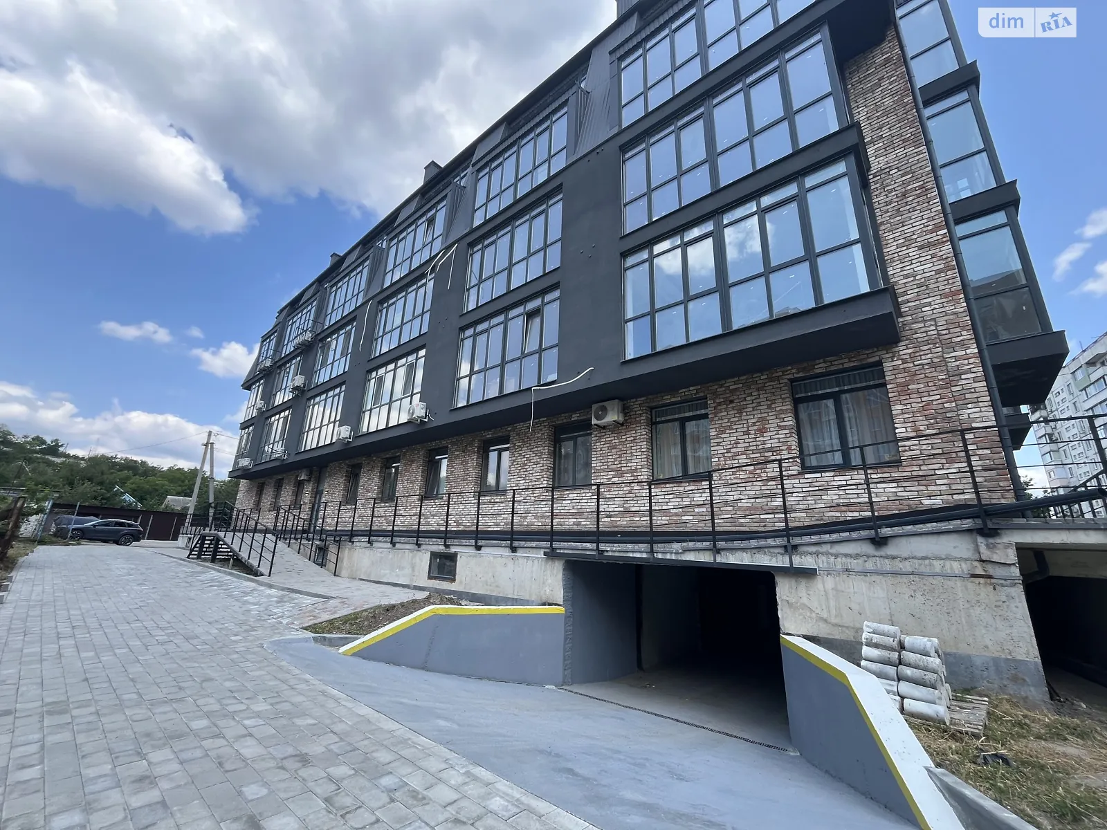 Сдается в аренду подземный паркинг под легковое авто на 15 кв. м, цена: 3500 грн - фото 1