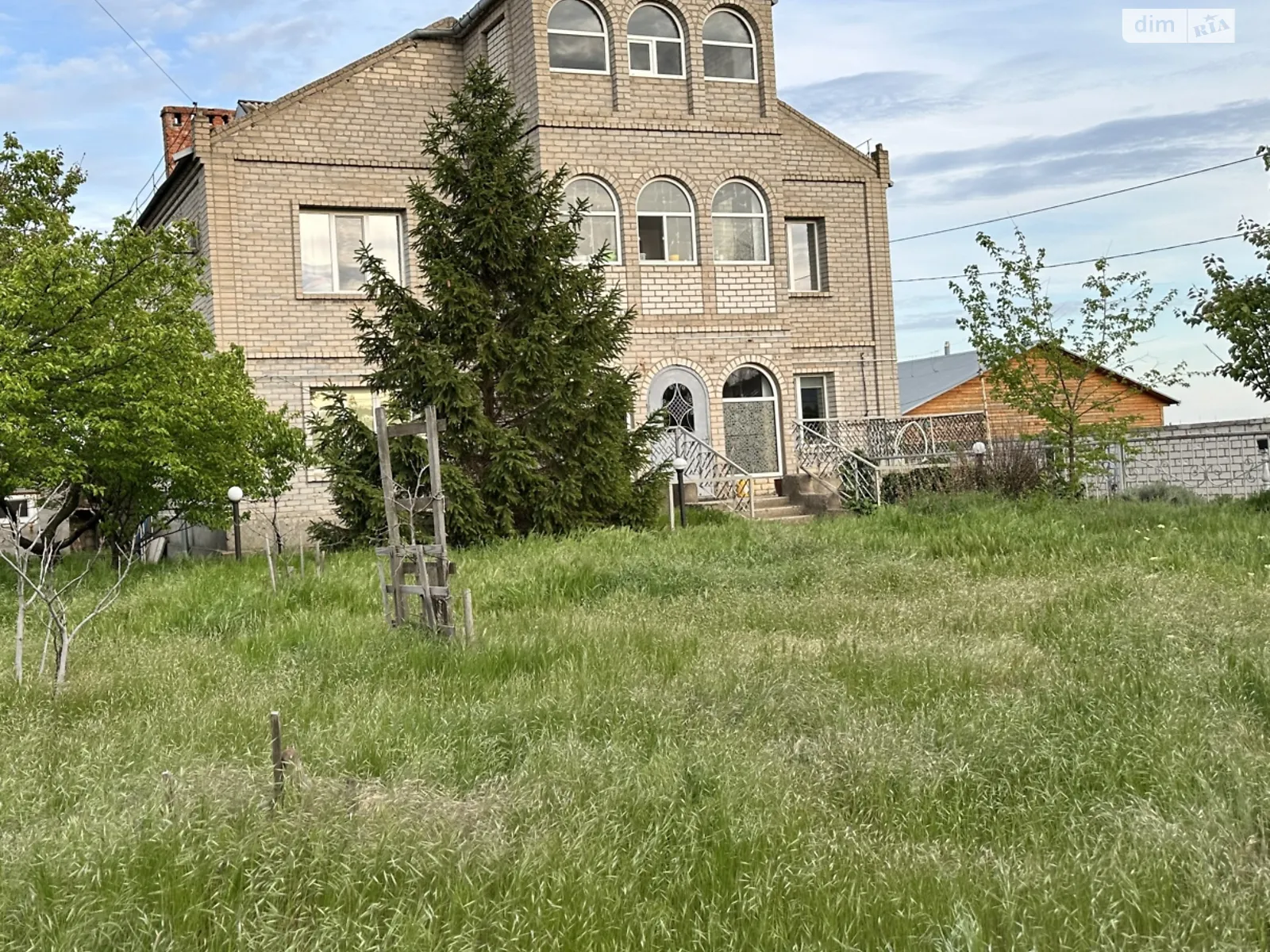 Продается дом на 2 этажа 313 кв. м с беседкой, цена: 135000 $ - фото 1