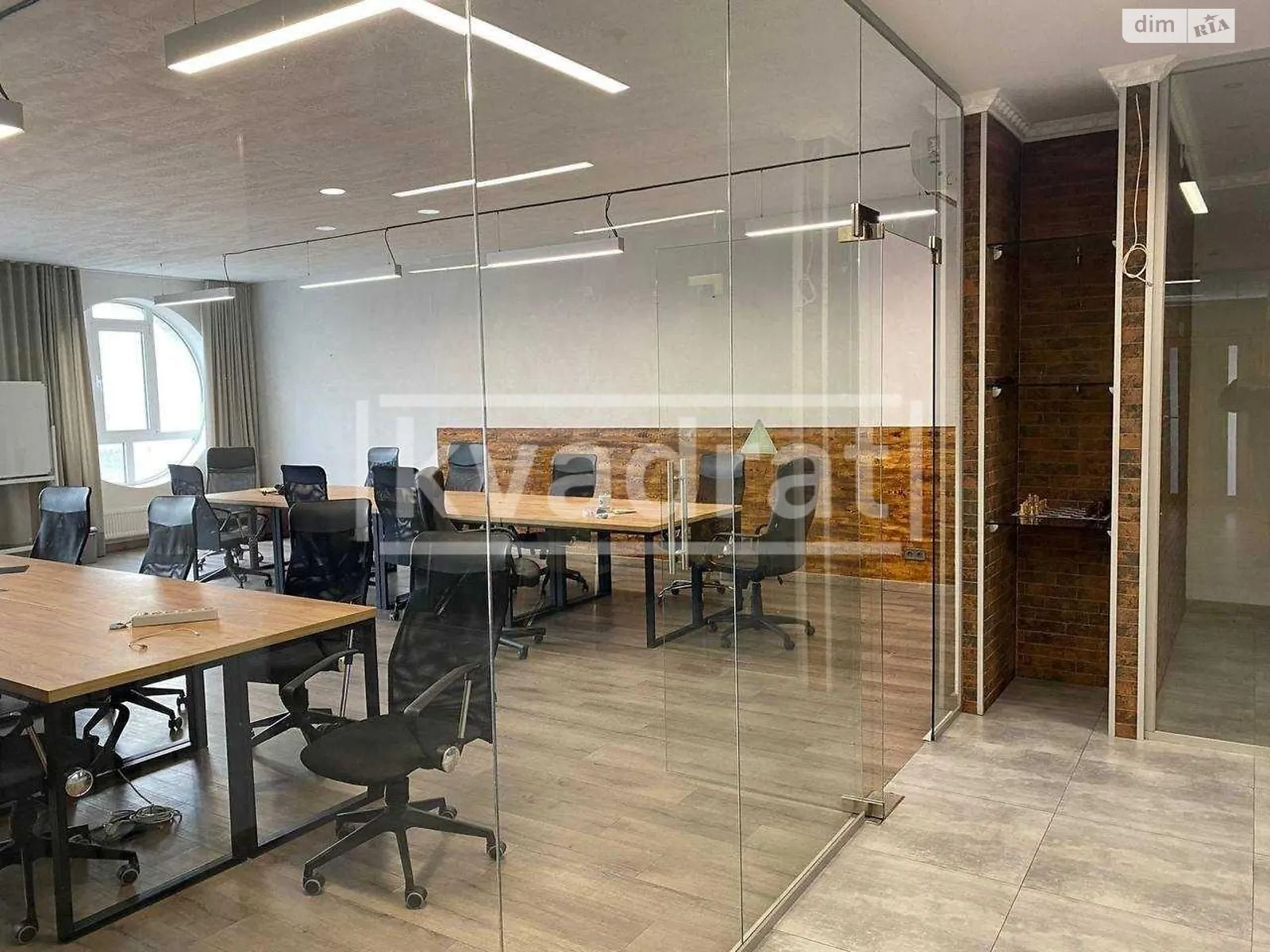 Сдается в аренду офис 210 кв. м в бизнес-центре, цена: 3500 $ - фото 1