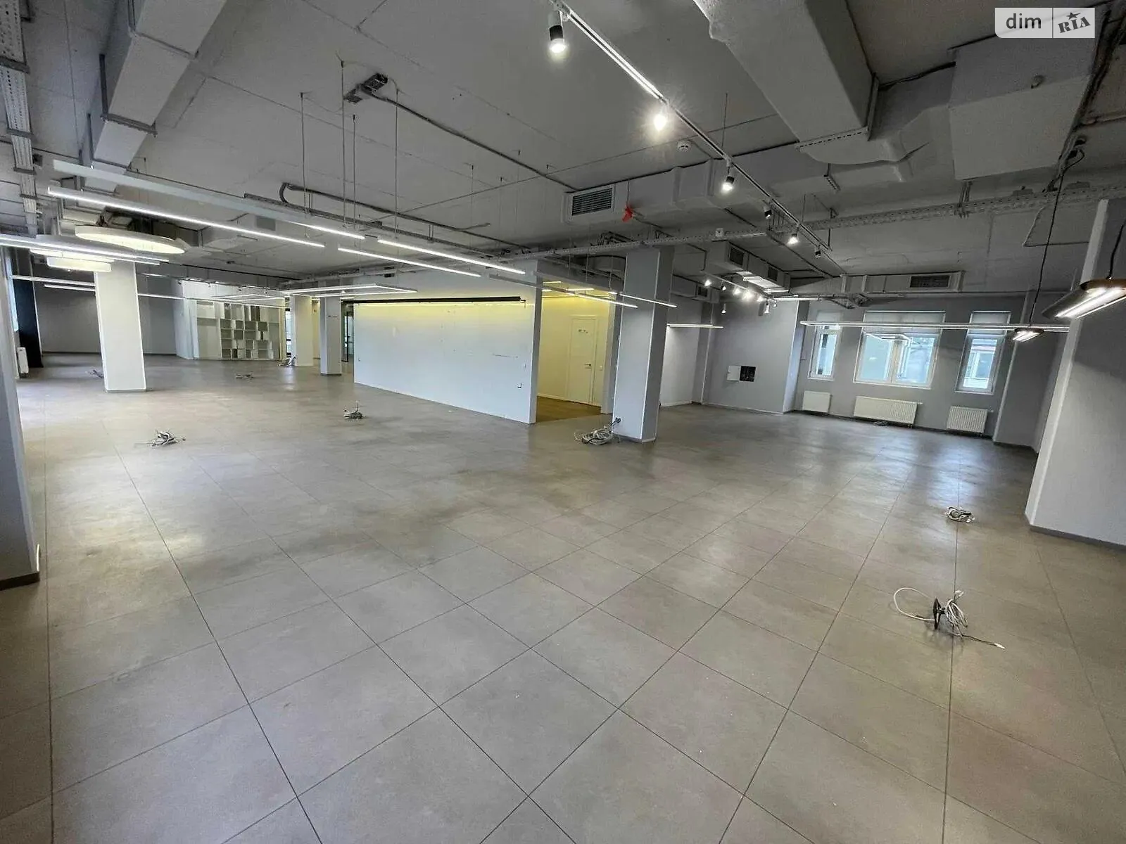 Здається в оренду офіс 520 кв. м в бізнес-центрі, цена: 13000 $ - фото 1