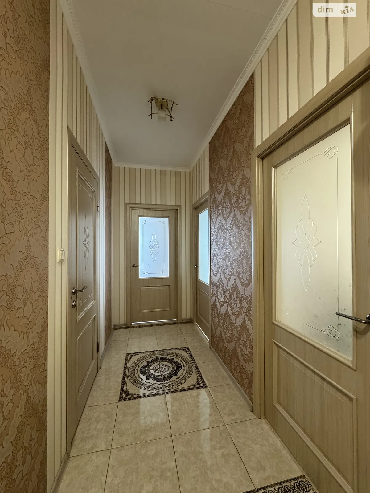 Продается 2-комнатная квартира 72 кв. м в Ужгороде, ул. Кошицкая, 42 - фото 1