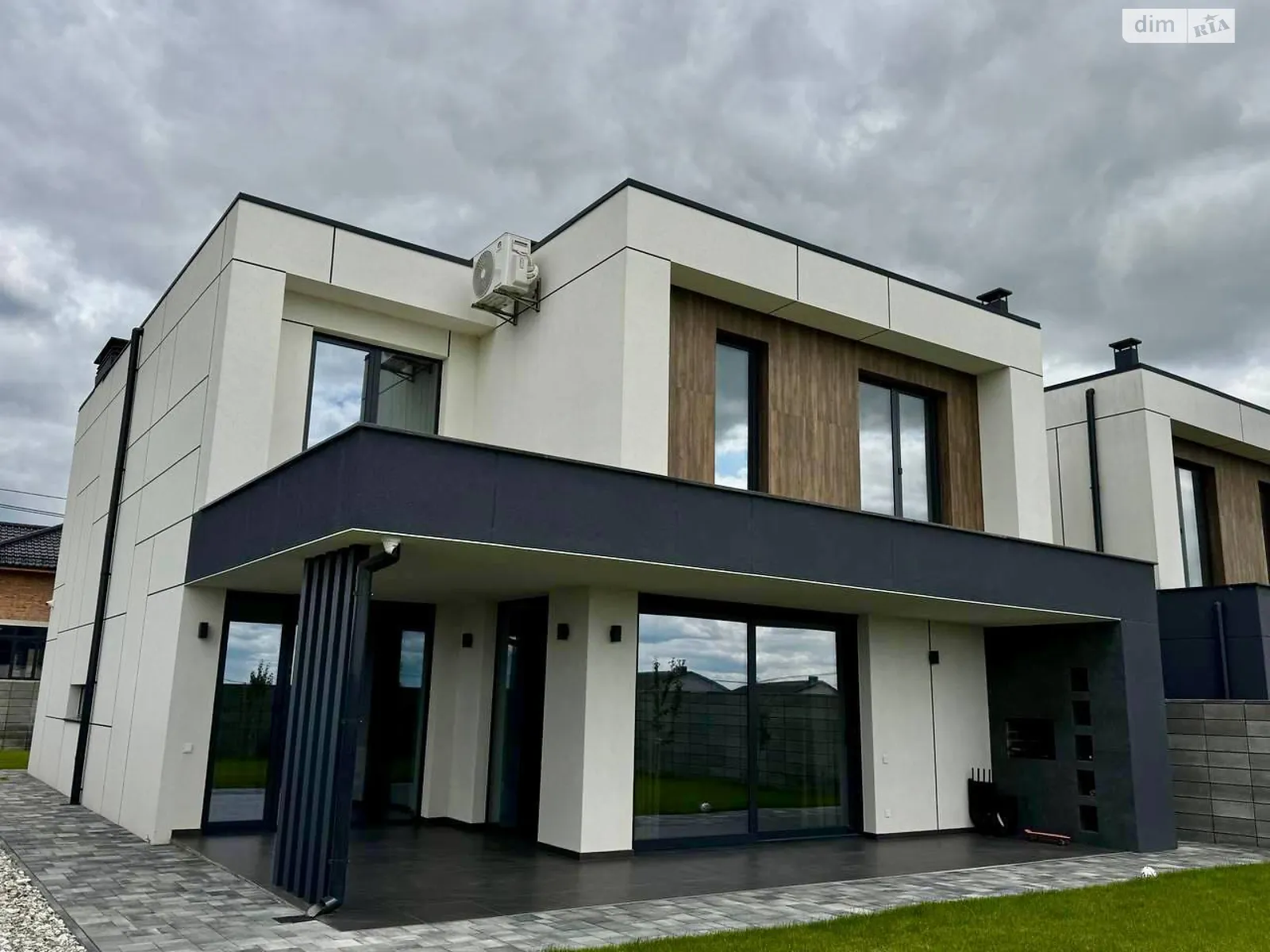 Продается дом на 2 этажа 192 кв. м с гаражом, цена: 480000 $ - фото 1