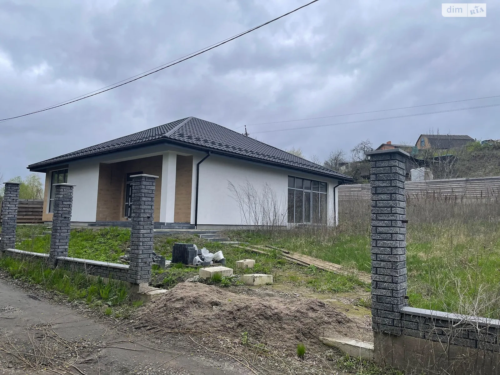 Продається одноповерховий будинок 120 кв. м з гаражем, цена: 130000 € - фото 1