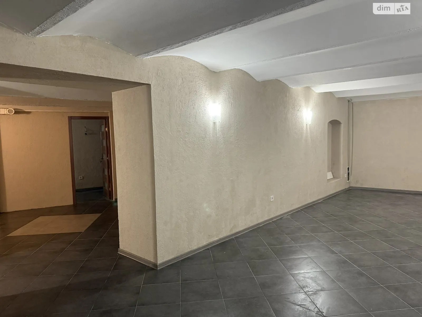 Здається в оренду приміщення вільного призначення 110 кв. м в 3-поверховій будівлі, цена: 17000 грн - фото 1