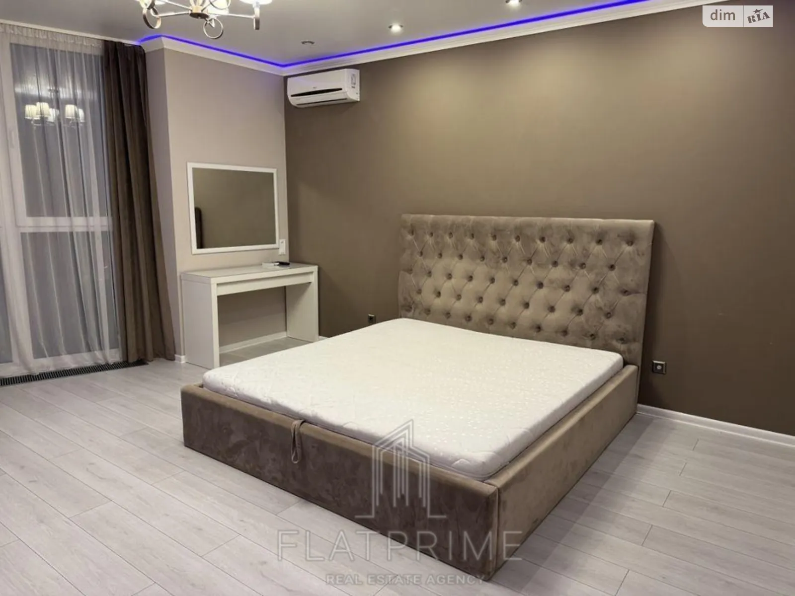 Продається 1-кімнатна квартира 50 кв. м у Києві, вул. Драгоманова, 2А - фото 1