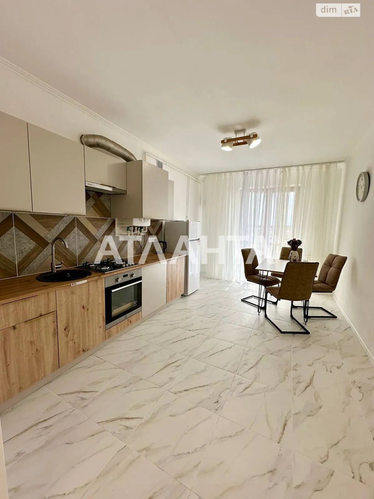 Продається 3-кімнатна квартира 91 кв. м у Зимній Воді, вул. Павла Тичини - фото 1