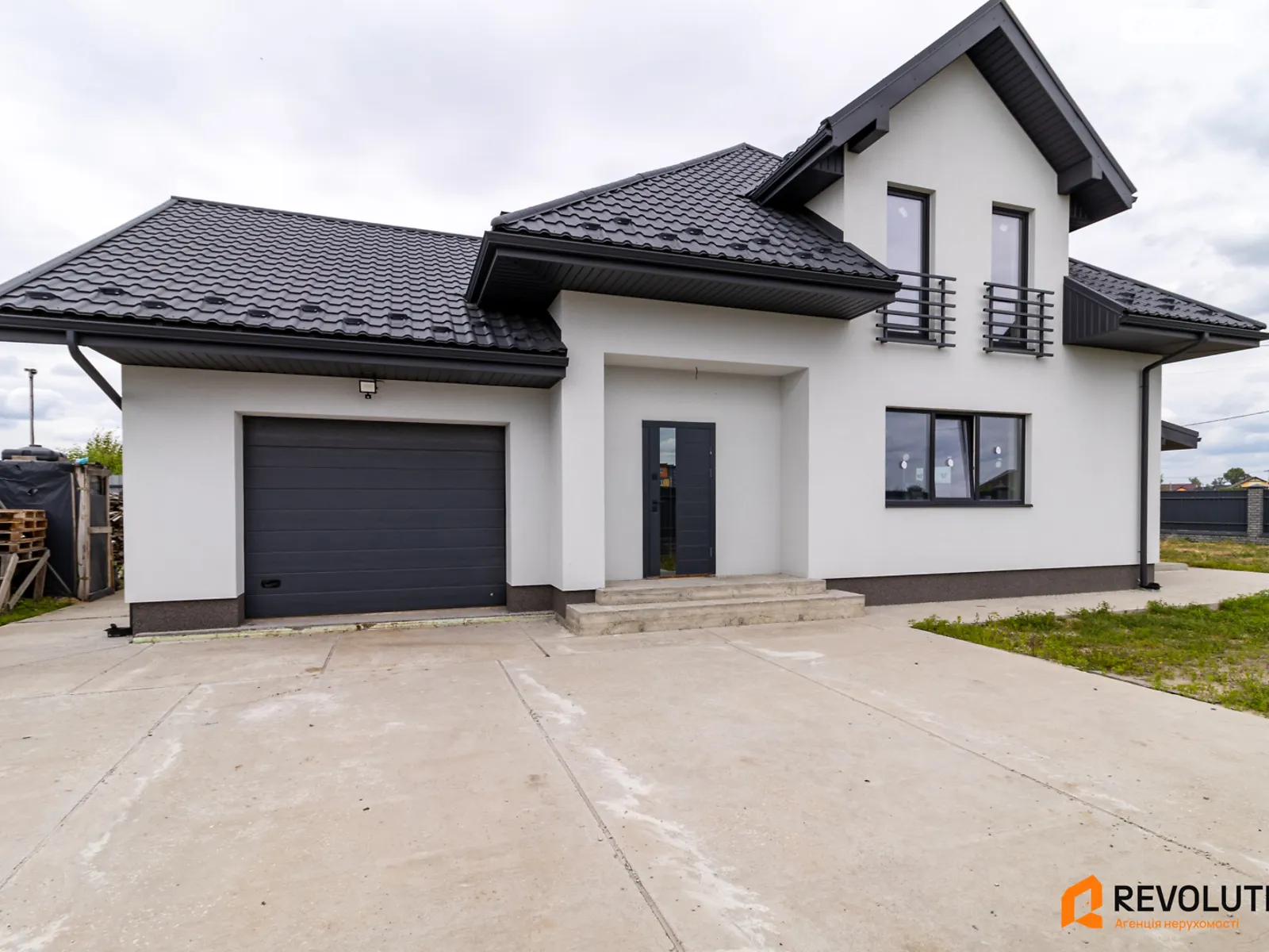 Продается дом на 2 этажа 150 кв. м с садом, цена: 135000 $ - фото 1
