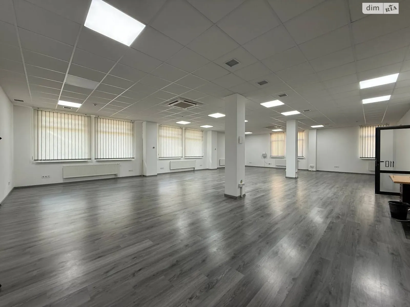 Здається в оренду офіс 215 кв. м в бізнес-центрі, цена: 2580 $ - фото 1