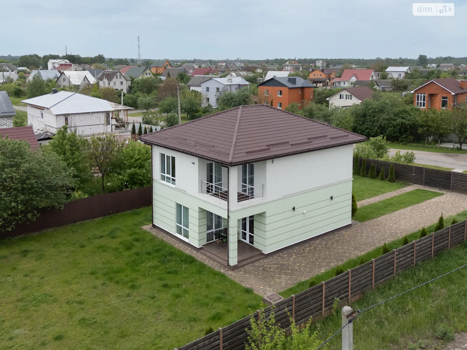 Продается дом на 2 этажа 160 кв. м с участком, цена: 150000 $ - фото 1