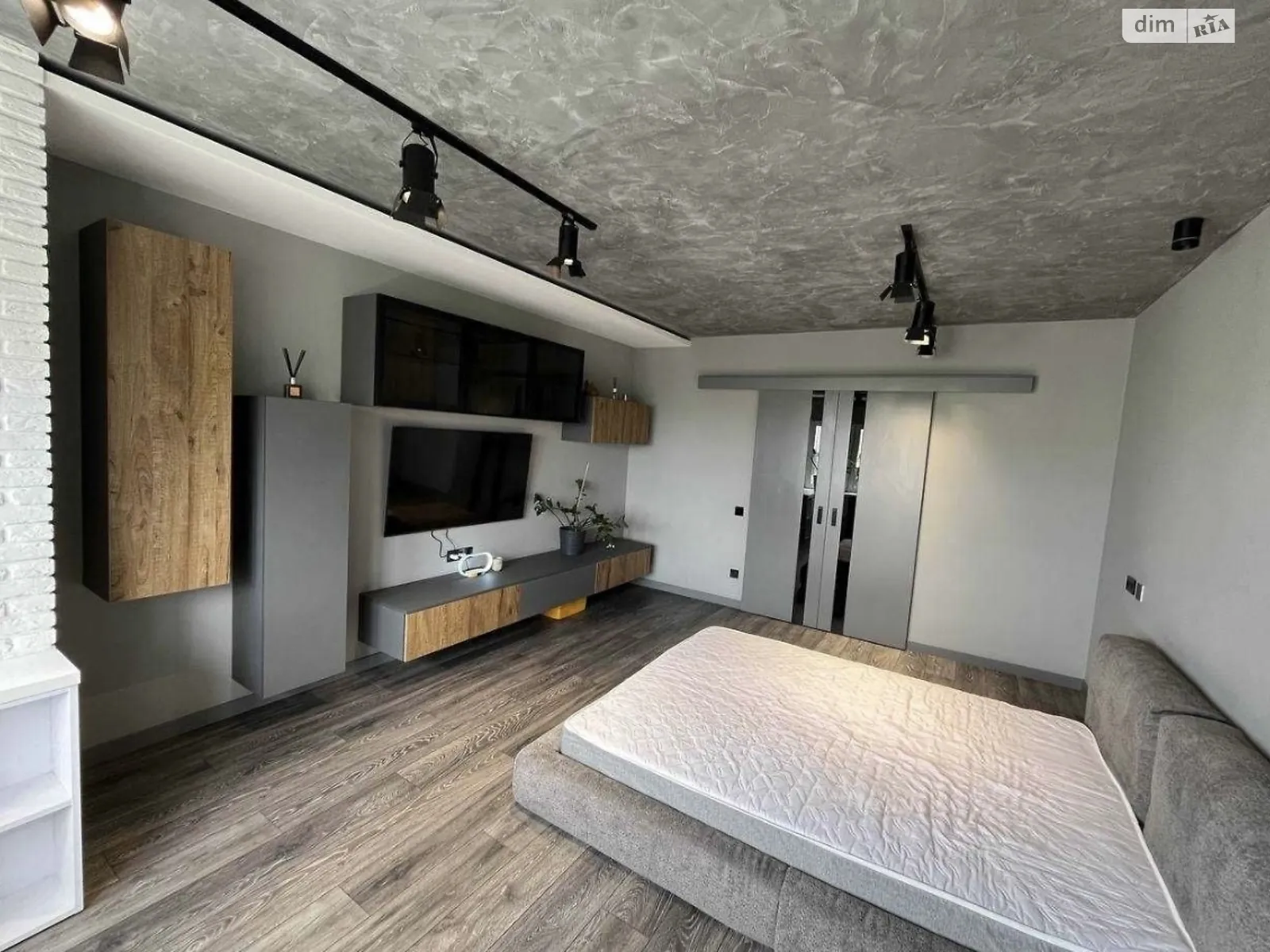Продается 1-комнатная квартира 56 кв. м в Киеве, цена: 150000 $ - фото 1
