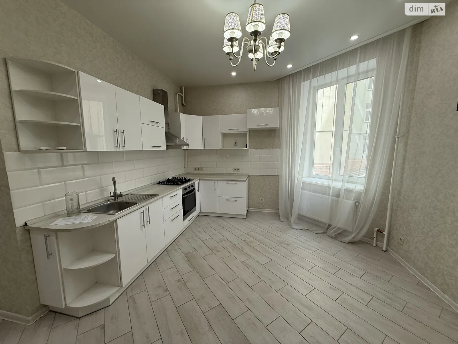 Продается 1-комнатная квартира 60 кв. м в Одессе, ул. Левитана - фото 1
