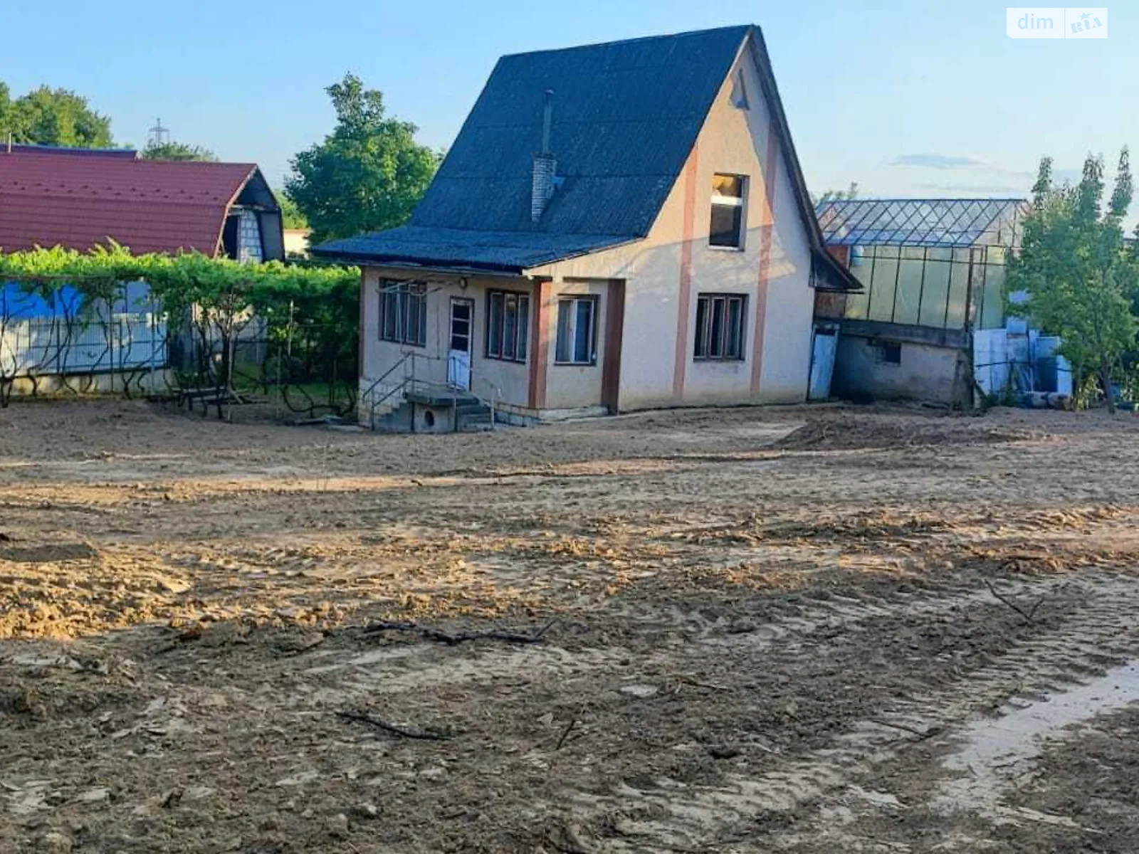Продается дом на 3 этажа 1000 кв. м с верандой, цена: 52000 $ - фото 1