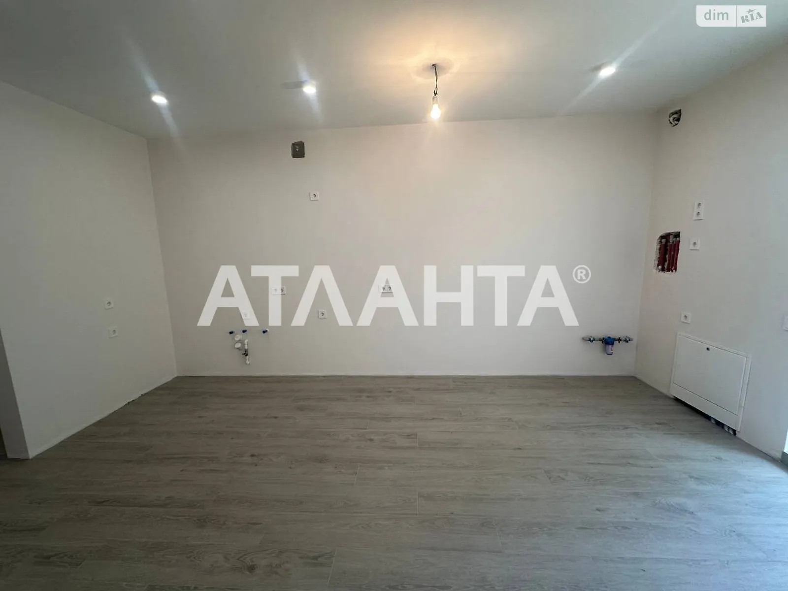 Продается 1-комнатная квартира 50 кв. м в Черновцах, ул. Русская - фото 1