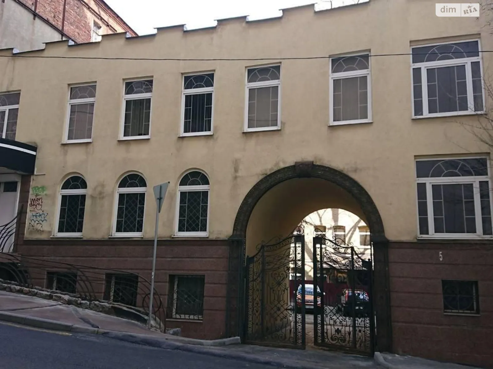 Продается офис 527 кв. м в бизнес-центре, цена: 290000 € - фото 1