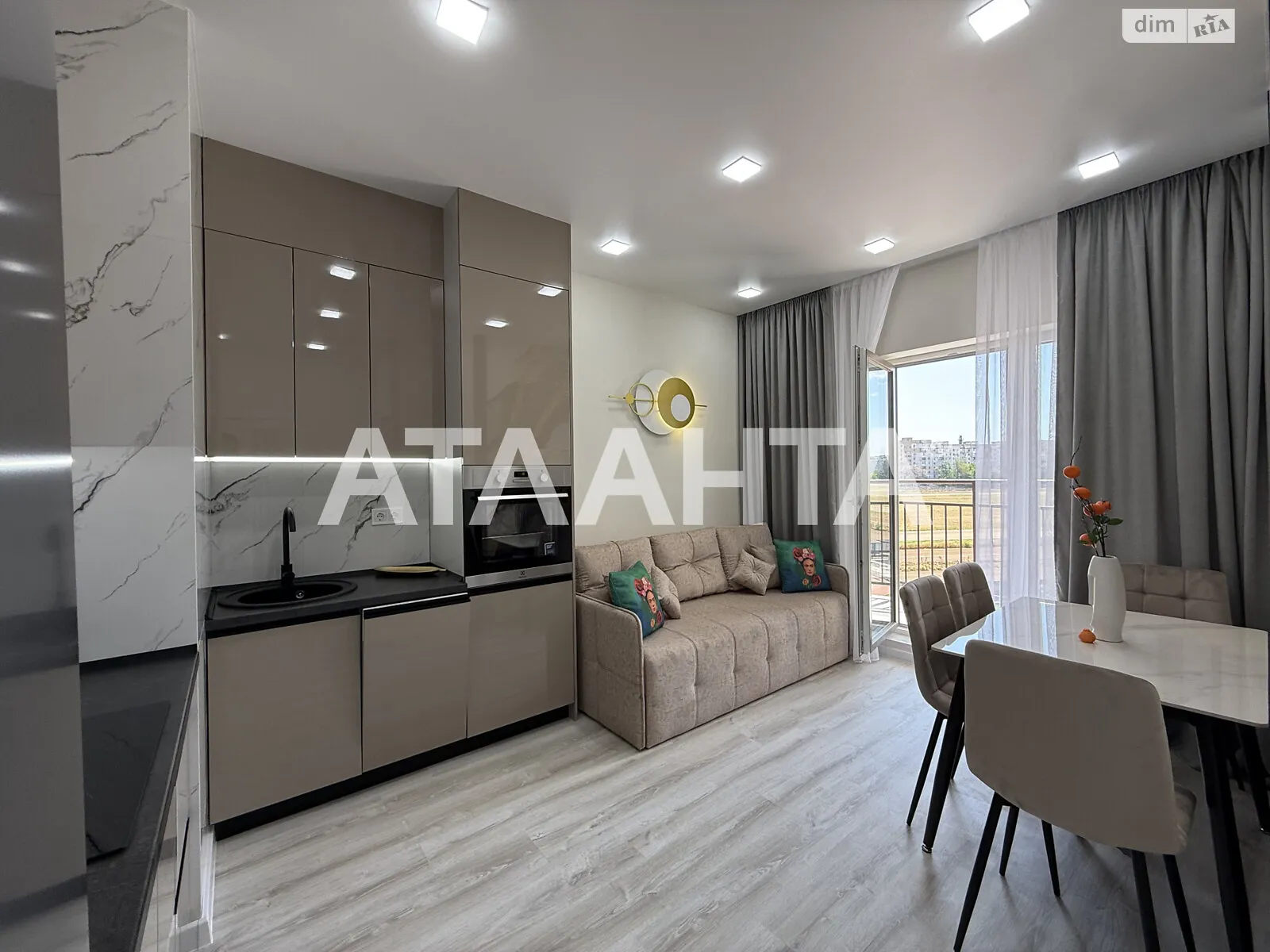 Продается 1-комнатная квартира 42 кв. м в Одессе, ул. Краснова - фото 1