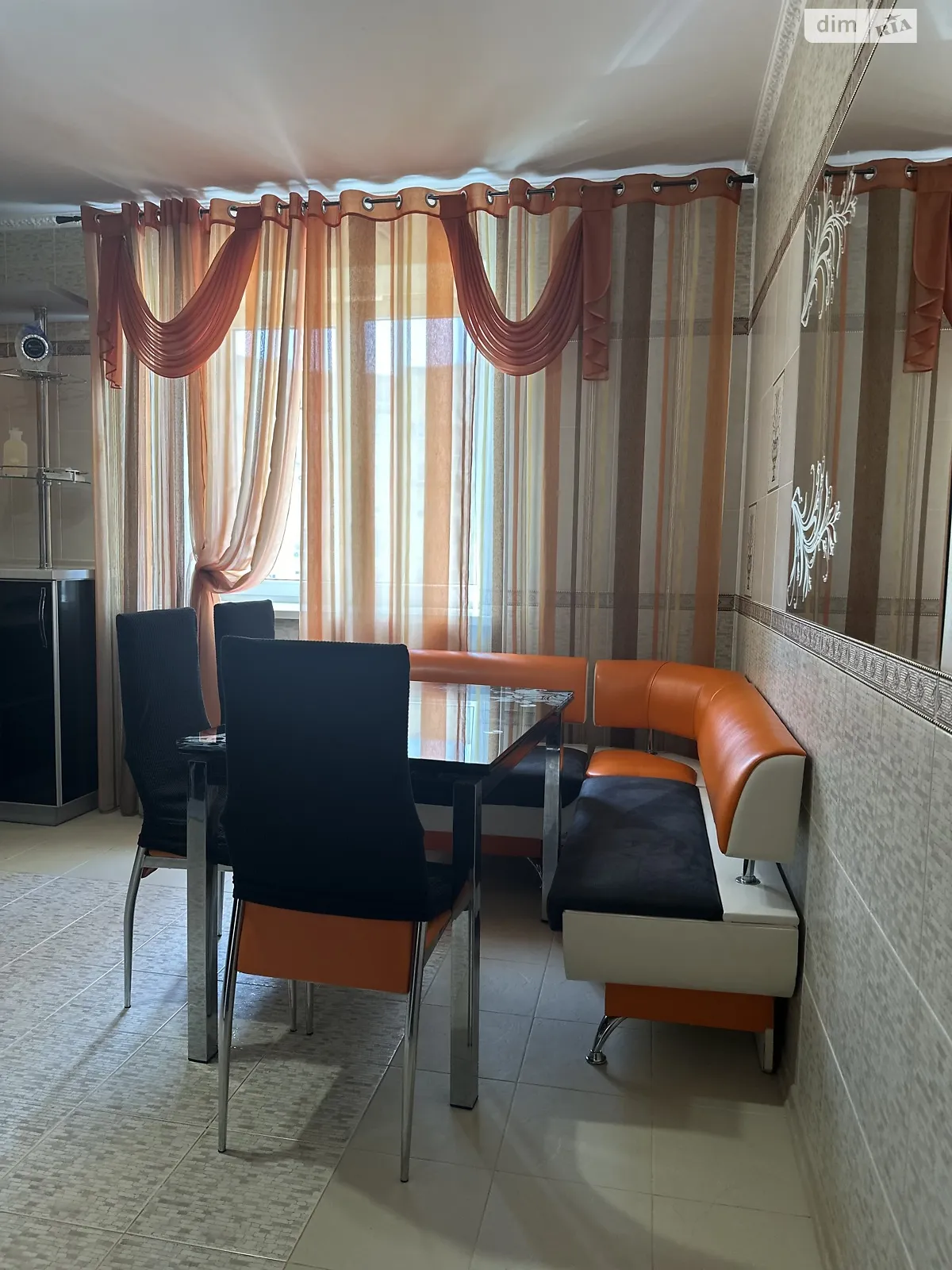 Сдается в аренду 2-комнатная квартира 65.4 кв. м в Ровно, ул. Буковинская, 3 - фото 1