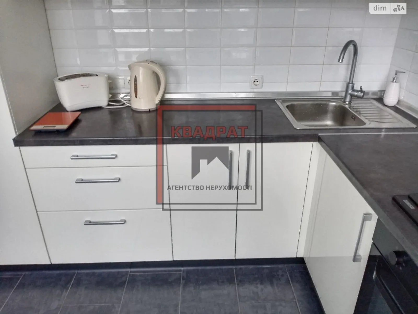 Продається 3-кімнатна квартира 59 кв. м у Полтаві, Центр - фото 1
