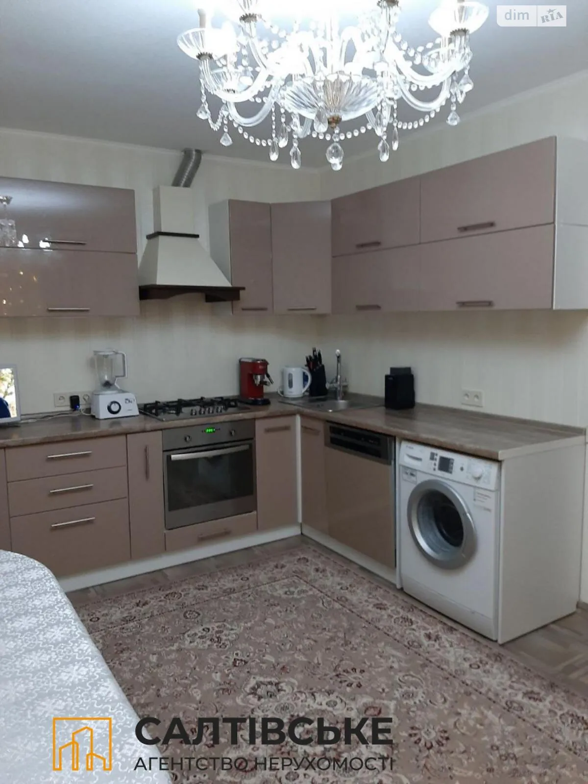 Продается дом на 2 этажа 150 кв. м с бассейном, цена: 80000 € - фото 1