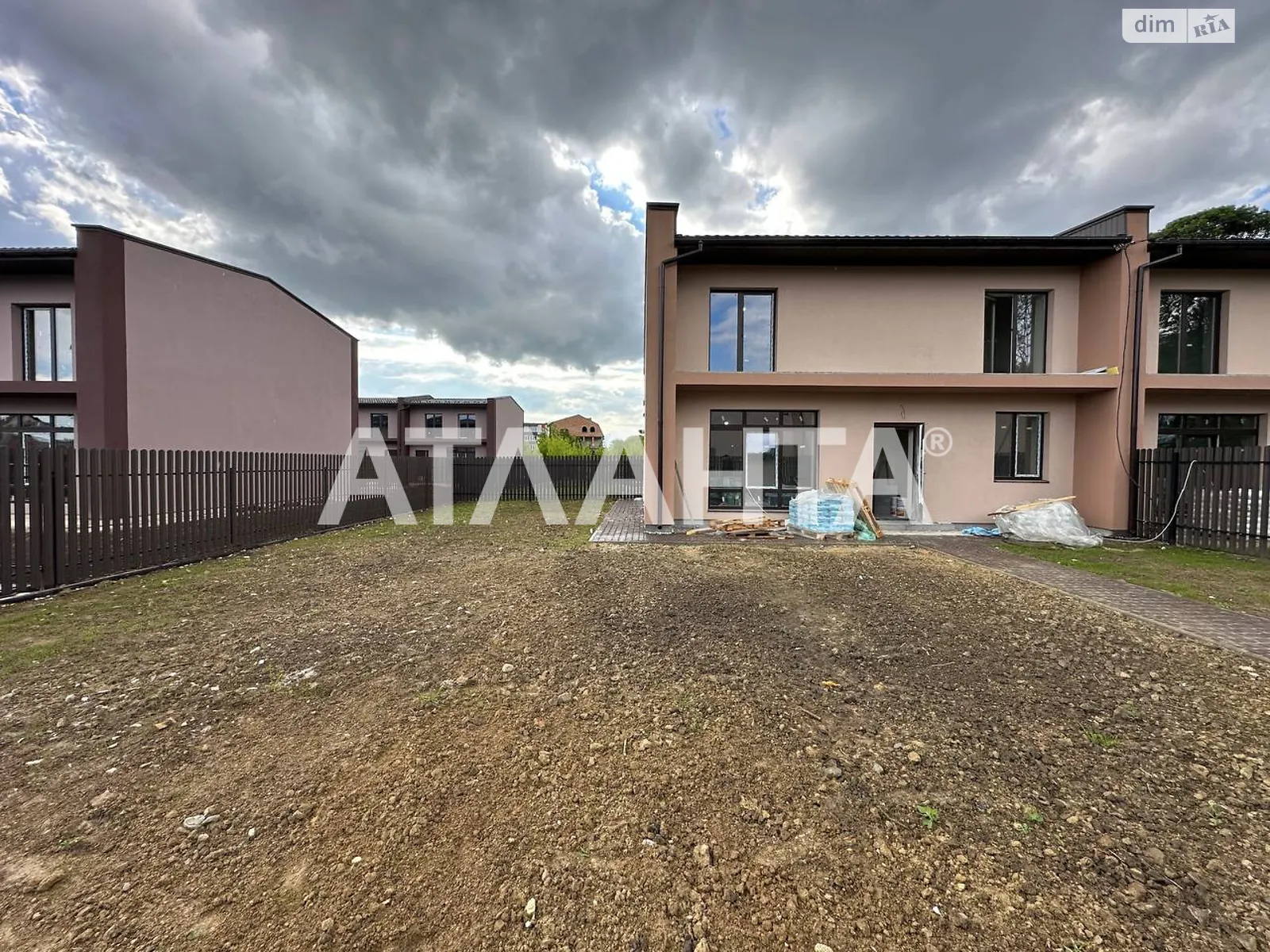 Продается дом на 2 этажа 120 кв. м с бассейном, цена: 102000 $ - фото 1