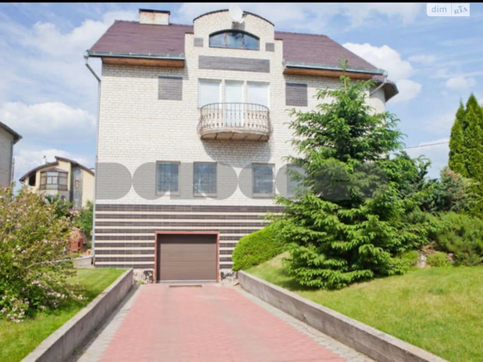 Продается дом на 3 этажа 421 кв. м с беседкой, цена: 195000 € - фото 1