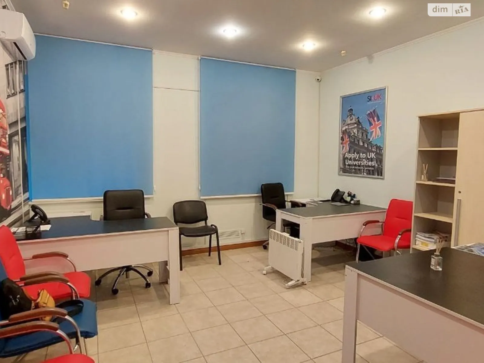 Сдается в аренду офис 114 кв. м в бизнес-центре, цена: 1150 € - фото 1