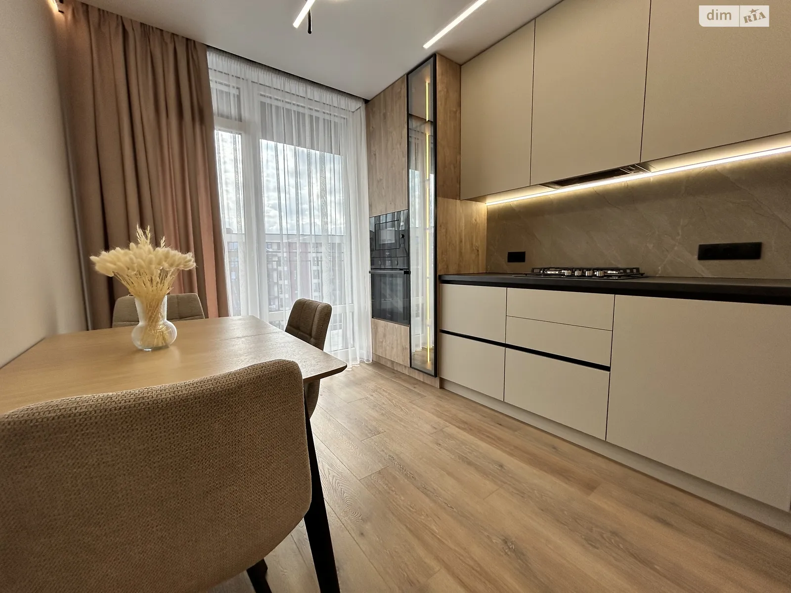 Продается 1-комнатная квартира 42 кв. м в Ивано-Франковске, ул. Крайковского, 3 корпус 8 - фото 1