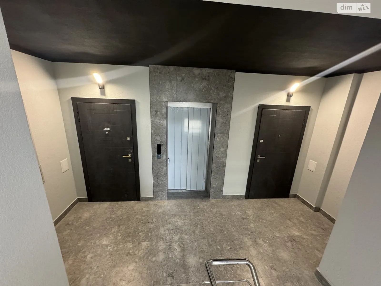 Продается 1-комнатная квартира 55 кв. м в Ивано-Франковске, ул. Надречная - фото 1