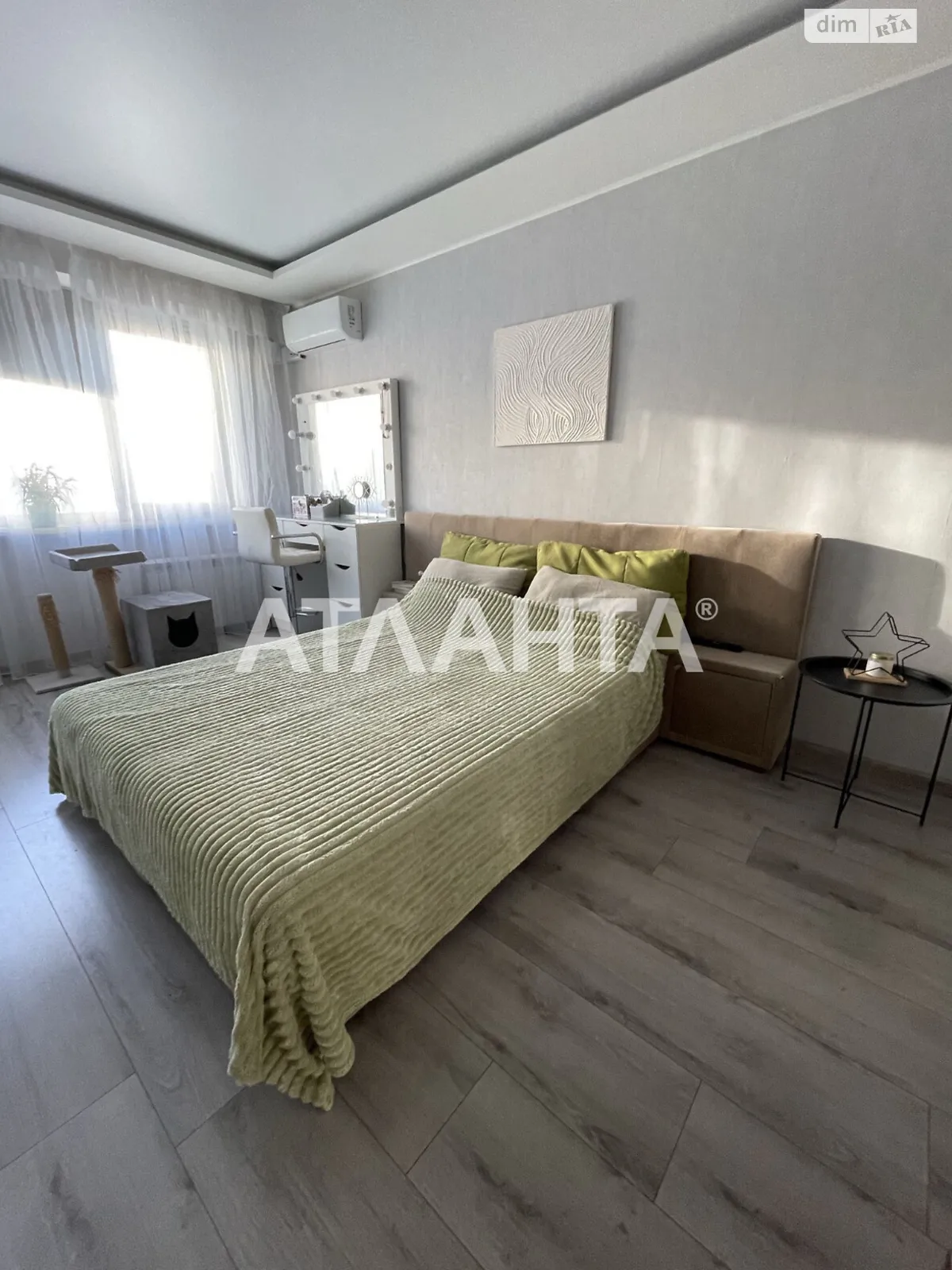 Продается 3-комнатная квартира 73 кв. м в Одессе, ул. Академика Сахарова - фото 1